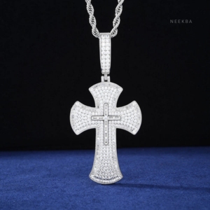 Pendentif Croix en Argent 925 et Moissanite - Bijou Chrétien Classique, Pendentif Croix Entièrement Sertie, Bijou de Foi Fait Main - Product Image 2