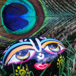 Statue de Krishna en pierre naturelle Shaligram Ladoo Gopal, faite à la main, pour la Pooja, décoration de la maison, cadeau de mariage, style Art Déco, pour table - Product Image 4