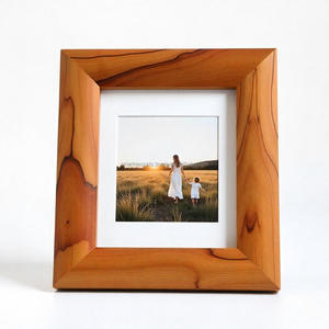 Marco de fotos de madera atemporal hecho de madera de acacia duradero y hecho a mano perfecto para oficina, exhibición de hogar y regalos de boda - Product Image 5