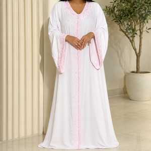 Robe Abaya rose clair avec broderie rose complexe, élégante, à manches longues, style maxi kaftan islamique avec manches évasées, longueur totale - Product Image 6