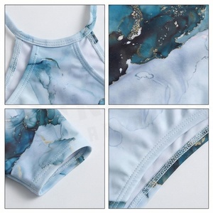 Ensemble de yoga 2 pièces imprimé papillon bleu avec finition dorée, body à col en V profond et jupe portefeuille longueur genou - Product Image 4