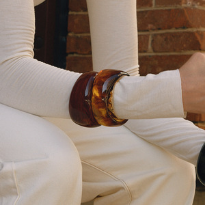 Pulseras de Resina Marrón al por Mayor, Joyería de Acrílico Grueso para Mujer, MOQ Bajo - Product Image 1