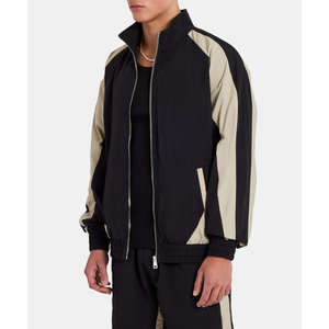 Conjunto Deportivo de Dos Piezas Reflectante Personalizado para Hombre, Chaqueta Cortavientos con Capucha y Cremallera de Nailon, Conjunto Deportivo Informal de Pantalones Cortos Lisos - Product Image 6