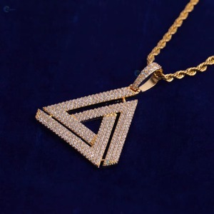 Colgante de Moissanita VVS con Forma de Triángulo Geométrico, Chapado en Oro de 18K, Micro Pavé, Amuletos de Lujo para Uso Diario, Joyería de Moda - Product Image 1