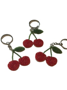 Porte-clés de pomme brodé à la mode et perlé fait à la main, accessoire mignon et coloré pour sacs, sacs à main et clés, cadeau parfait pour les enseignants - Product Image 3