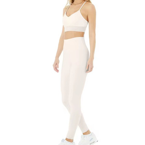 Ensemble de yoga léger pour femmes, vêtements de fitness respirants avec fermeture élastique à la taille, motif uni, tissu en spandex, ensembles de yoga pour femmes - Product Image 3