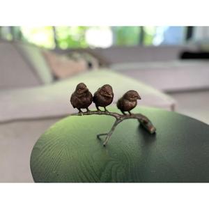 Sculpture décorative d'oiseaux en bronze assis sur un tronc, artisanat métallique pour la décoration de la maison et du jardin - Product Image 4