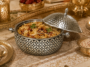 Plat de service en bois de luxe avec couvercle conique en laiton |   Réchaud alimentaire décoratif artisanal pour Biryani, riz, Moyen-Orient - Product Image 4