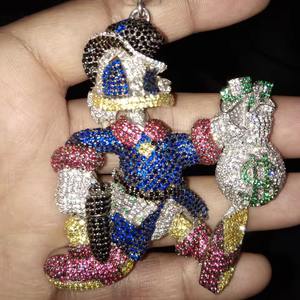 Pendientes de Plata de Ley Chapados en Oro Amarillo de 14k con Diamantes Clásicos de 2.50Ct para Hombre, Estilo Spike, Ideales para Fiestas - Product Image 1