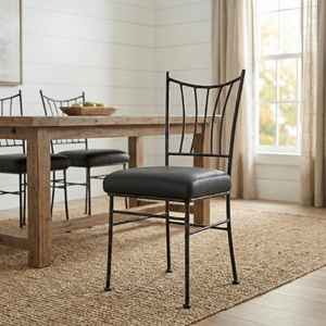 Chaise d'appoint moderne fabriquée à la main en fer forgé et cuir avec siège rembourré, dossier incurvé, structure métallique pour salle à manger et cuisine - Product Image 1