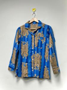 Conjunto de Pijama de Lujo Ecológico de 3 Piezas para Mujer, 100% Algodón, Estampado de Tigre, Camisa con Botones, Pantalón y Bolsa a Juego - Product Image 3