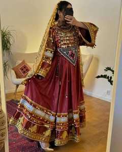 Robe de mariée traditionnelle afghane bordeaux, brodée à la main avec des miroirs, style bohème, longueur ras du sol, coupe trapèze, ensemble de soirée afghan Kuchi - Product Image 3