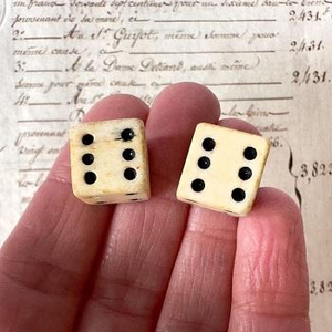 Juego de Dados DnD de 7 Piezas Hechos a Mano con Cuerno de Búfalo Vikingo Pulido, Hueso Natural, Color Natural, Ecológicos y de Origen Ético - Product Image 1