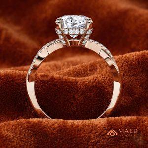 แหวนหมั้นเพชร/มอยส์ซาไนต์ทรงกลมสีโรสโกลด์สำหรับผู้หญิง แหวนเพชรเม็ดเดี่ยวแบบวงแหวนไขว้ประดับเพชร - Product Image 3