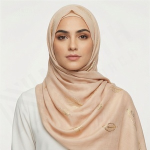 Pañuelo Elegante para la Cabeza, Hijab Largo y Estilizado para Mujer, Tela Suave y Ligera, Chal Moderno y Cómodo para Uso Diario en la Oficina, Premium - Product Image 4