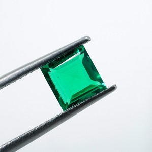 พลอยมรกต HAYAAT GEMS 1.00 กะรัต ทรงสี่เหลี่ยม สีเขียว ขนาด 6x6x3 มม. สำหรับทำเครื่องประดับ - Product Image 2