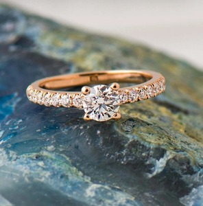 Anillo de Compromiso de Moissanita Chapado en Oro Rosa AFAR JEWELS, Corte Brillante, Estilo Halo, Engaste de Garras, Banda de Lujo para Regalo de Boda o Fiesta - Product Image 6