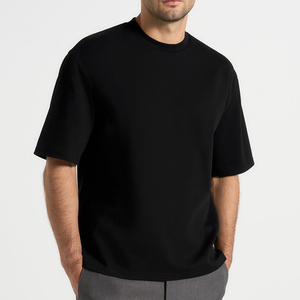 T-shirt en jersey de coton noir surdimensionné pour homme, manches courtes, col rond, décontracté, couleur unie, tricoté, coupe ajustée - Product Image 3