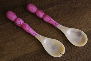 Élégants ustensiles de service à salade en résine FAIZA CRAFT faits à la main et écologiques, compatibles lave-vaisselle et micro-ondes, couleur personnalisable - Product Image 5