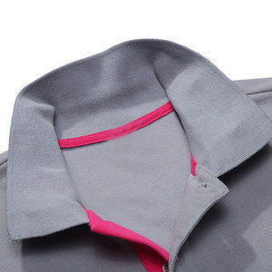 Polo gris pour homme à manches courtes, couleur unie, tricoté, respirant, décontracté, avec col et poignets à bordure rose, boutons sur le devant - Product Image 3