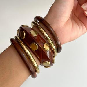 Meilleures ventes : Ensemble de bracelets ethniques en bois faits à la main avec clous en laiton, collection de bijoux de mode en gros pour les détaillants en ligne - Product Image 5