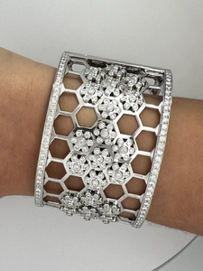 Brazalete Moderno Bañado en Rodio con Patrón Hexagonal e Incrustaciones de Cristales de Imitación para Joyería de Fiesta para Mujer - Product Image 4