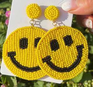 Boucles d'oreilles de luxe brodées de perles, décorées de strass, en forme de feuille, fabriquées à la main en Inde, pour femmes et jeunes filles - Product Image 4