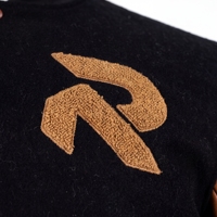 Veste universitaire pour homme RYDOM noire avec manches en cuir marron, logo brodé, col rabattu, simple boutonnage, pour l'automne