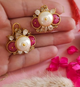 Pendientes de Moissanita Chapados en Oro de Primera Calidad Radiant para Mujer, Estilo Elegante para Fiestas, Colección de Moda - Product Image 2