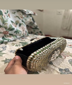 Bolso de mano nupcial con adornos Kundan chapado en oro y esmeraldas reales para mujer, ideal para el Día de San Valentín y aniversarios F S International - Product Image 2