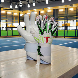 Gants de gardien de but de football professionnels (GK) respirants, avec poignées antidérapantes, logo personnalisé, en latex imperméable, design à doigts complets, pour usage extérieur - Product Image 1