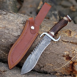 Cuchillos Bowie de Caza de Acero de Damasco Hechos a Mano Personalizados OEM/ODM al por Mayor con Punta de Clip, Mango de Cuerno, Funda de Cuero de 13 Pulgadas, 55-58HRC - Product Image 1