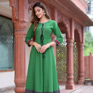 Kurta Anarkali Verde de Algodón con Bordado para Mujer, Cuello Redondo, Mangas Tres Cuartos, Diseñada para Vestir en Eventos Festivos Étnicos Globales - Product Image 1