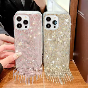 Coque de téléphone artisanale brodée de perles argentées avec pompon, coque arrière de protection pour mobile en perles de verre argentées métalliques - Product Image 4