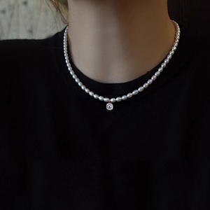 Collar de Oro de 14K con Circonita, Perla de Agua Dulce de 4-5mm, Cadena de Clavícula de Lujo con Colgante Fino - Product Image 1