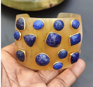 Brazalete de Cuerno de Vaca y Búfalo Pulido para Mujer, Material Ecológico Orgánico, Color Natural - Product Image 4