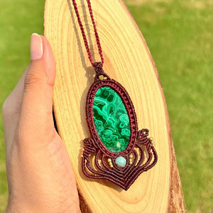 Collar con Colgante de Macramé Hecho a Mano con Malaquita, Cordón Rojo, Piedra de Malaquita Verde, Gema Natural, Joyería de Cristal Curativa Estilo Boho - Product Image 3
