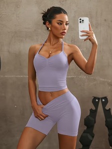 Ensemble de yoga deux pièces sans couture pour femme : haut de sport dos nu froncé et short cycliste taille haute croisé pour la gym et l'entraînement - Product Image 3