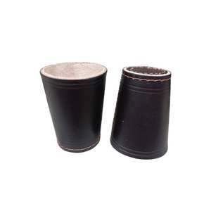 Gobelet à dés personnalisé de haute qualité en cuir véritable et résine, forme polyédrique - Product Image 3