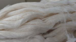 Matière première textile écologique durable, 25% fibre de banane, 75% fibre de soie, brillante, pour fil de luxe et filage à la main - Product Image 4