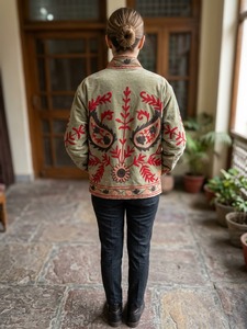 Blouson bomber en velours beige brodé pour femme, col montant, manches longues, motif Suzani, doublure en coton velours épais et écologique - Product Image 4