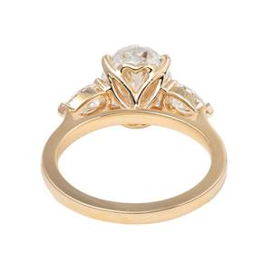 Anillo de Oro Blanco Sólido de 14K con Diamante Cultivado en Laboratorio de Corte Ovalado de 3 Quilates, Certificado por IGI, para Mujer, Lujoso Anillo de Tres Piedras con Diamante Lateral en Forma de Pera - Product Image 2