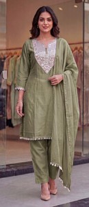 Salwar Kameez en soie Rangoli Crush avec broderies riches et travail de miroirs véritable, longueur genou, traditionnel, pour fêtes, Diwali et bals de promo - Product Image 4
