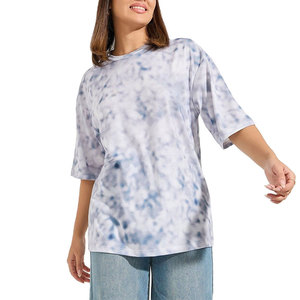 T-shirt femme personnalisé effet délavé, tissu premium, coupe décontractée pour la collection lifestyle moderne et décontractée - Product Image 1