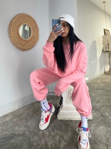 Conjunto de Sudadera Corta con Cremallera y Pantalones Ajustados, Ropa Deportiva Personalizada de Estilo Urbano Vintage para Mujer - Product Image 2