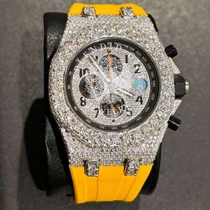 Reloj Deportivo de Cuarzo para Hombre con Correa de Silicona Amarilla, Caja Plateada/Moissanita, Esfera de Cristal de Zafiro, Resistencia al Agua de 10 m, Cierre Oculto - Product Image 4