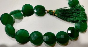 Perles vertes émeraude de 15 mm, forme ronde, facettées, percées sur le côté, 8 pouces - Product Image 4