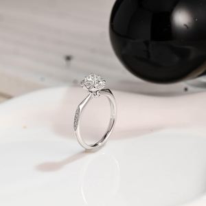 Bague en Moissanite de style floral à coupe ronde pour femme, en argent 925, cadeau de promesse raffiné pour bijoux de fête - Product Image 2