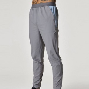Ensemble coupe-vent respirant en nylon imprimé personnalisé de qualité supérieure pour hommes, vente en gros, ensembles courts, streetwear à fermeture éclair intégrale pour l'hiver - Product Image 3