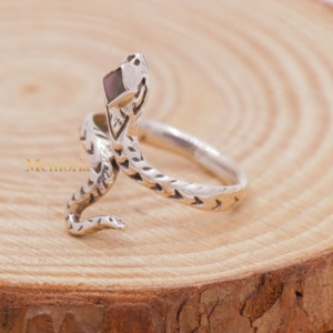 Anillo Envolvente de Plata de Ley 925 Sólida con Textura de Serpiente y Acento de Nácar Negro, Joyería Fina al por Mayor, Memoria Jewels - Product Image 4